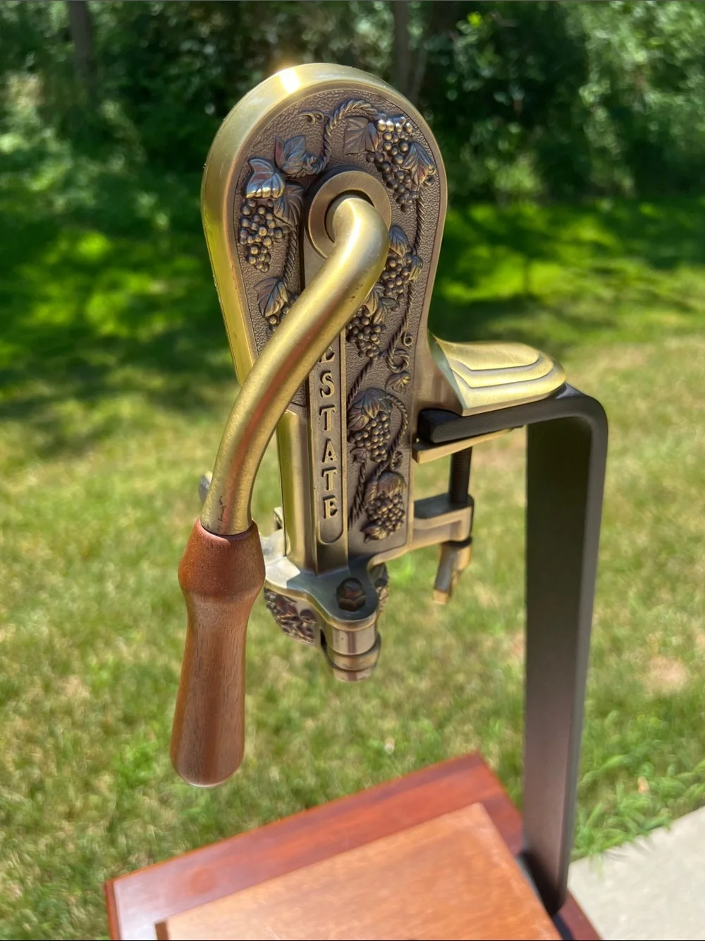 Rogar Estate Brass Porch Patio Table Top Wine Bottle Opener Vice Grip with Stand